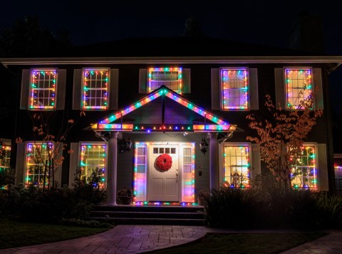 holiday-lighting-trends-smart-technology
